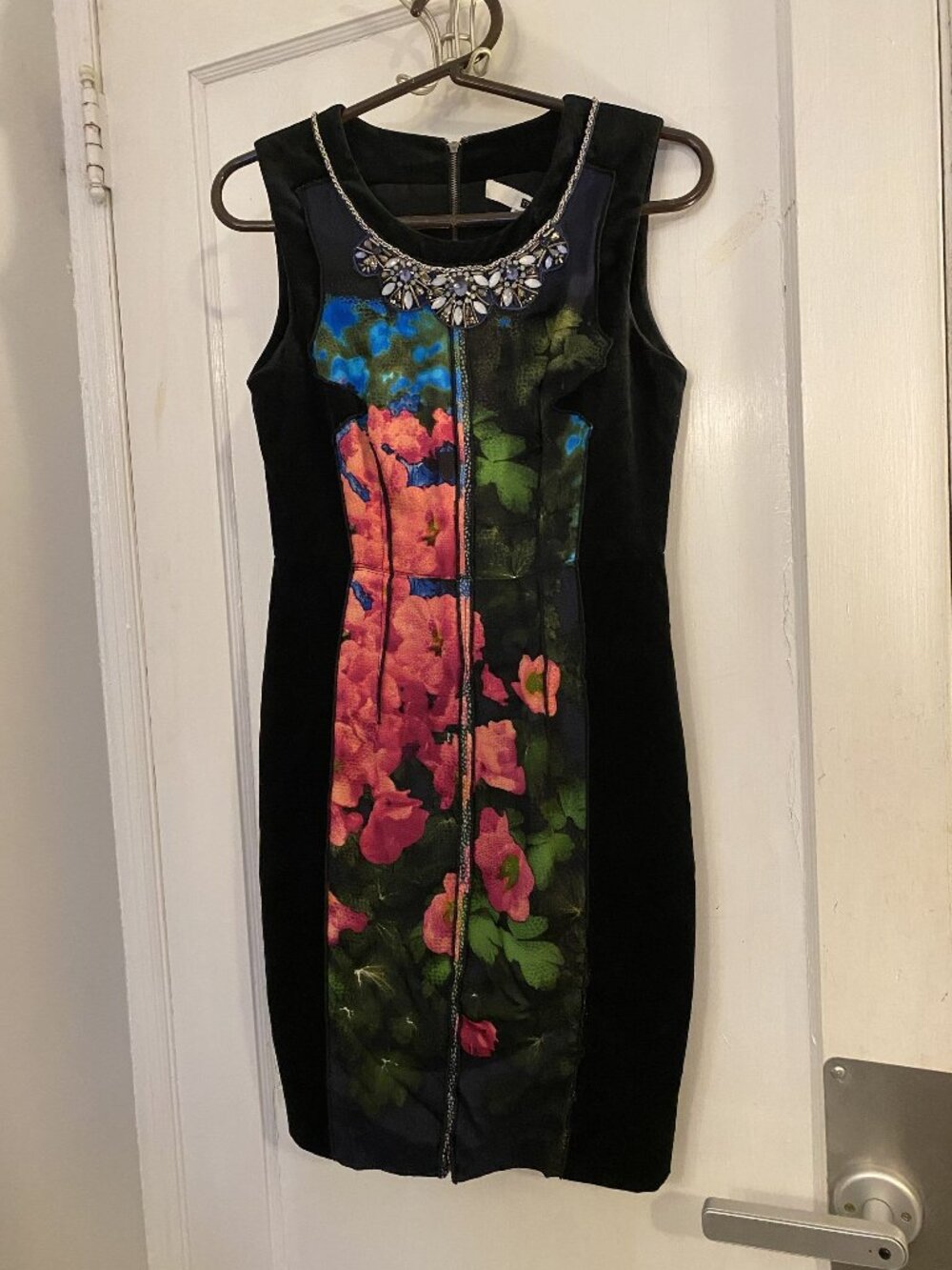 Tracy Reese Black Floral Sleeveless Sheath Dress With Embellished Neckline & Bac